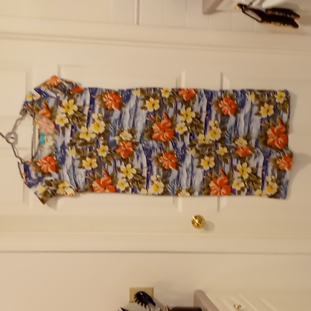 Kona Malia Hawaiian dress XL but runs small - Picture 3 of 6